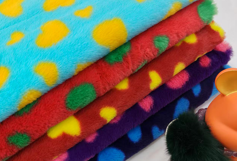 500mg 160cm 280GSM Heart printed soft plush fabric