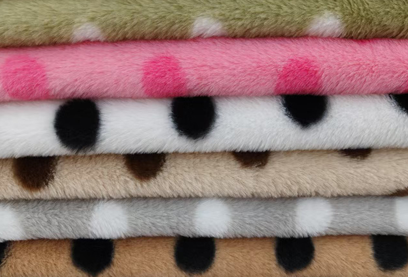 500mg 160cm Rabbit fur printed polka dot fabric 500mg 160cm Rabbit fur printed polka dot fabric