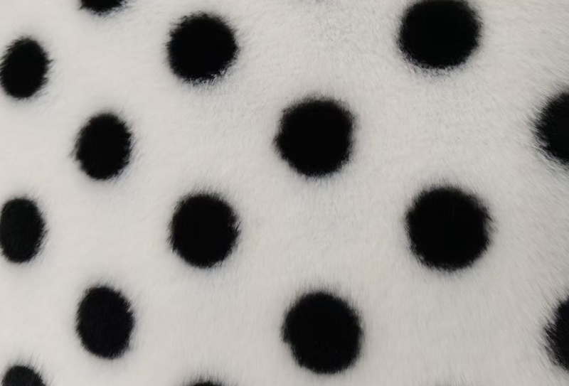 500mg 160cm Rabbit fur printed polka dot fabric 500mg 160cm Rabbit fur printed polka dot fabric