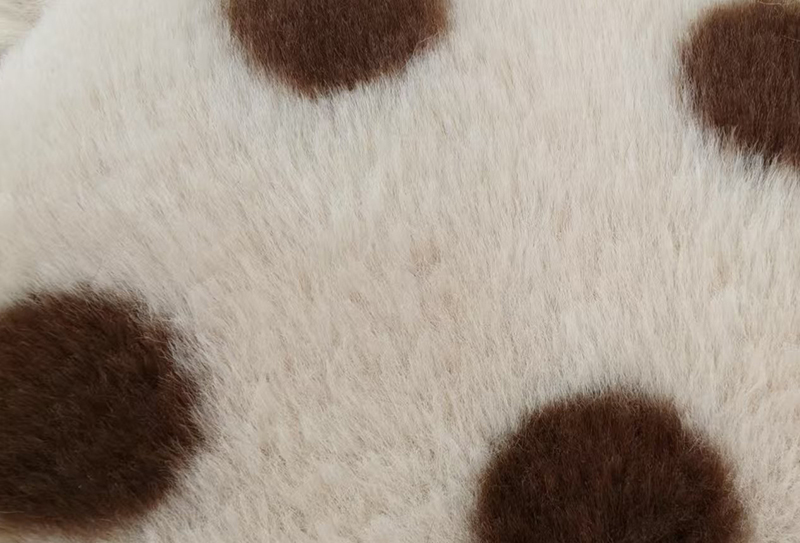 500mg 160cm Rabbit fur printed polka dot fabric 500mg 160cm Rabbit fur printed polka dot fabric