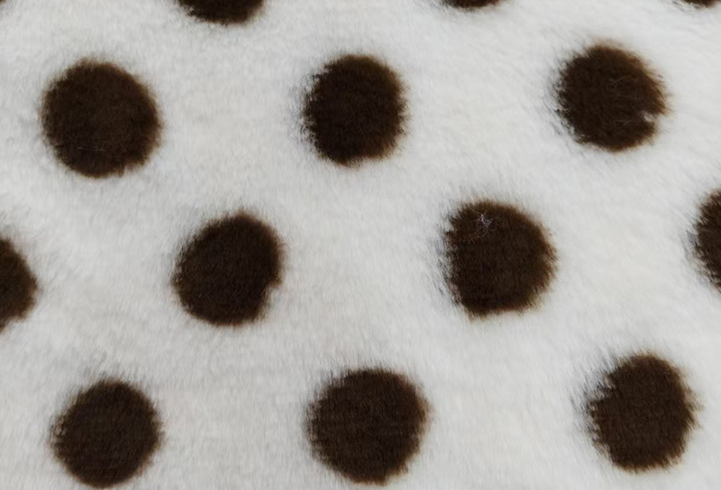 500mg 160cm Rabbit fur printed polka dot fabric 500mg 160cm Rabbit fur printed polka dot fabric
